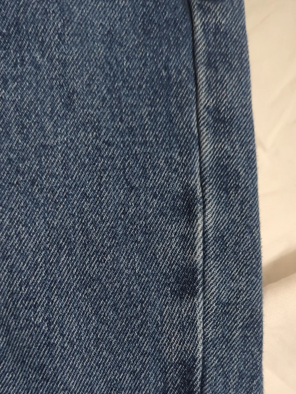 Levi’s Men’s 550 Relaxed Fit Jeans, Color Medium Stonewash Size 34x34
